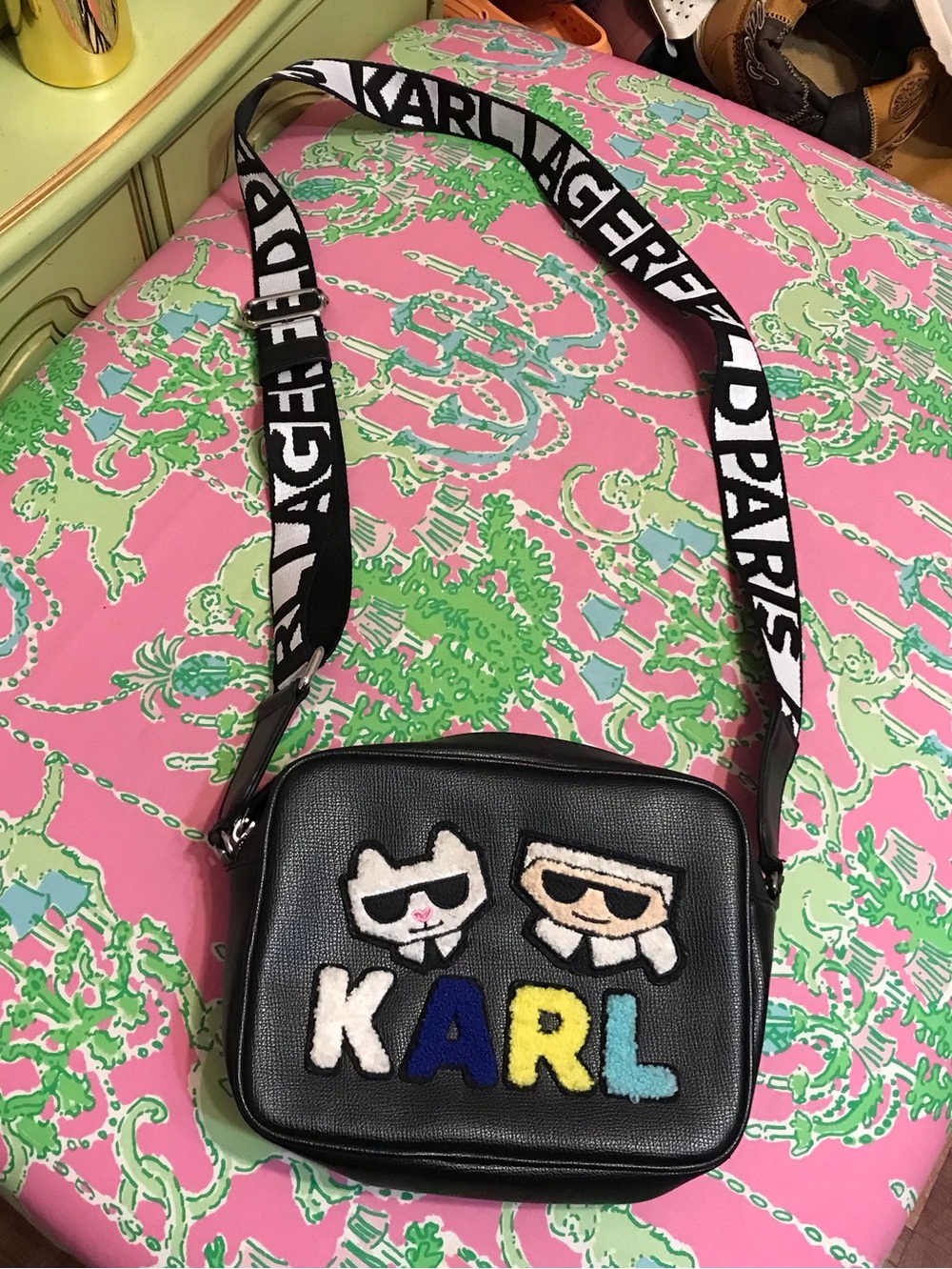 Karl Lagerfeld Paris Maybelle Ikonik Crossbody black Karl & Choupette patches